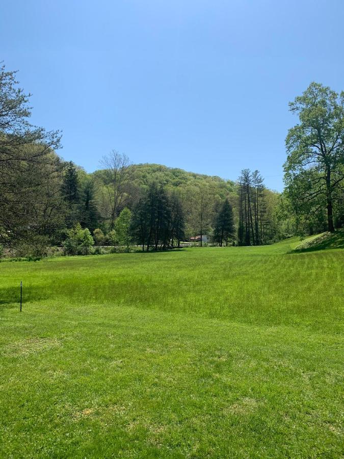 Log Cabin In The Field Huntington Exterior photo